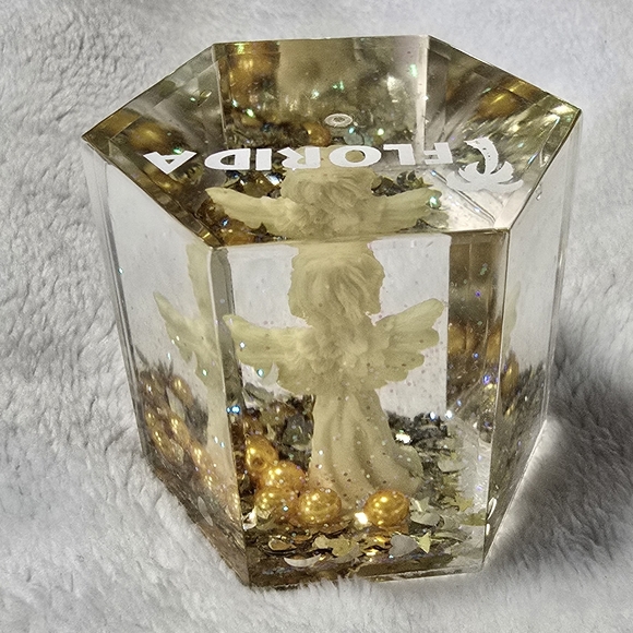 Praying Angel Florida Tourist Souvenir - Picture 13 of 13